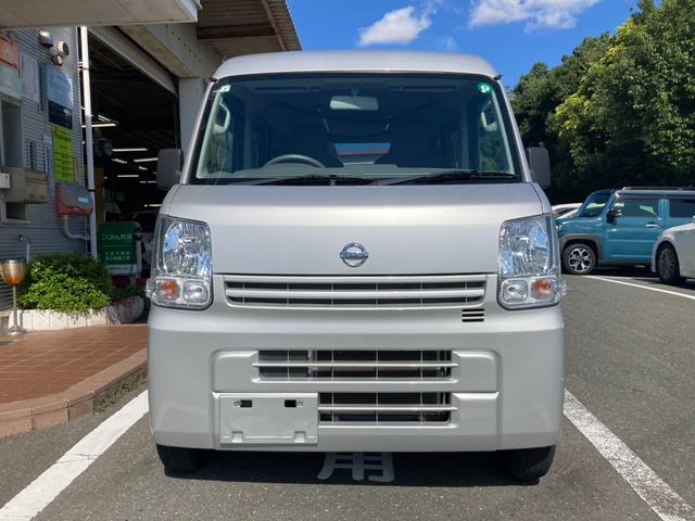 ＮＶ１００クリッパーバン ＤＸ　ＧＬパッケージ　冠水歴車エアコンパワステパワーウィンドキーレスエントリーフル装備４ＡＴプライバシーガラスセキュリティーアラームドアバイザーヘッドライトレベライザーハイルーフ５ドア２／４人乗り（13枚目）
