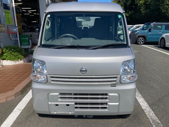 ＮＶ１００クリッパーバン ＤＸ　ＧＬパッケージ　冠水歴車エアコンパワステパワーウィンドキーレスエントリーフル装備４ＡＴプライバシーガラスセキュリティーアラームドアバイザーヘッドライトレベライザーハイルーフ５ドア２／４人乗り（14枚目）