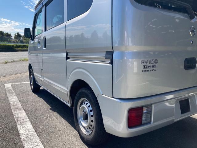 ＮＶ１００クリッパーバン ＤＸ　ＧＬパッケージ　冠水歴車エアコンパワステパワーウィンドキーレスエントリーフル装備４ＡＴプライバシーガラスセキュリティーアラームドアバイザーヘッドライトレベライザーハイルーフ５ドア２／４人乗り（17枚目）