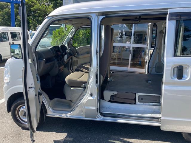 ＮＶ１００クリッパーバン ＤＸ　ＧＬパッケージ　冠水歴車エアコンパワステパワーウィンドキーレスエントリーフル装備４ＡＴプライバシーガラスセキュリティーアラームドアバイザーヘッドライトレベライザーハイルーフ５ドア２／４人乗り（54枚目）