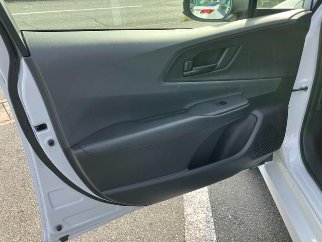 プリウス Ｕ　冠水歴車ディスプレイバックカメラＢＴ対応ＥＴＣ２．０セーフティセンス衝突軽減ブレーキ付踏み間違え防止レーンディパーチャーアラートリヤクロストラフィックアラートブラインドスポットモニタークルコン（40枚目）