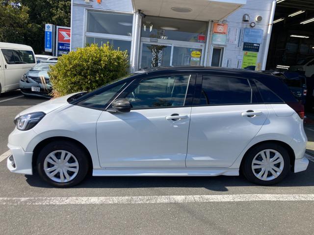 フィット ｅ：ＨＥＶホーム　冠水歴車ナビＴＶバックカメラＢＴオーディオ対応ＥＴＣ車載器付センシング衝突軽減ブレーキ踏み間違え防止禁煙車ハイブリッドスマートキーＰスタートイモビライザードライブレコーダーエアロリヤスポイラー付（15枚目）