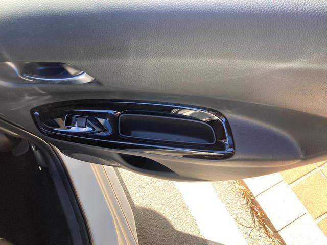 フィット ｅ：ＨＥＶホーム　冠水歴車ナビＴＶバックカメラＢＴオーディオ対応ＥＴＣ車載器付センシング衝突軽減ブレーキ踏み間違え防止禁煙車ハイブリッドスマートキーＰスタートイモビライザードライブレコーダーエアロリヤスポイラー付（40枚目）