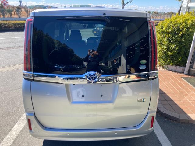 ノア ハイブリッドＸ　冠水歴車ナビＴＶバックカメラＥＴＣ車載器セーフティセンス衝突軽減ブレーキ付禁煙車ドラレコスマートキー２本オートマチックハイビーム衝突安全ボディークルーズコントロール３列シート７名乗ハイブリッド車（12枚目）