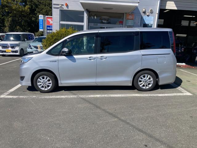 ノア ハイブリッドＸ　冠水歴車ナビＴＶバックカメラＥＴＣ車載器セーフティセンス衝突軽減ブレーキ付禁煙車ドラレコスマートキー２本オートマチックハイビーム衝突安全ボディークルーズコントロール３列シート７名乗ハイブリッド車（15枚目）