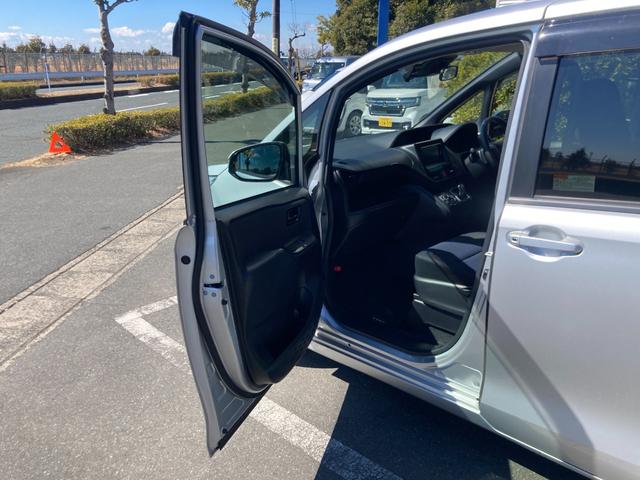 ノア ハイブリッドＸ　冠水歴車ナビＴＶバックカメラＥＴＣ車載器セーフティセンス衝突軽減ブレーキ付禁煙車ドラレコスマートキー２本オートマチックハイビーム衝突安全ボディークルーズコントロール３列シート７名乗ハイブリッド車（40枚目）