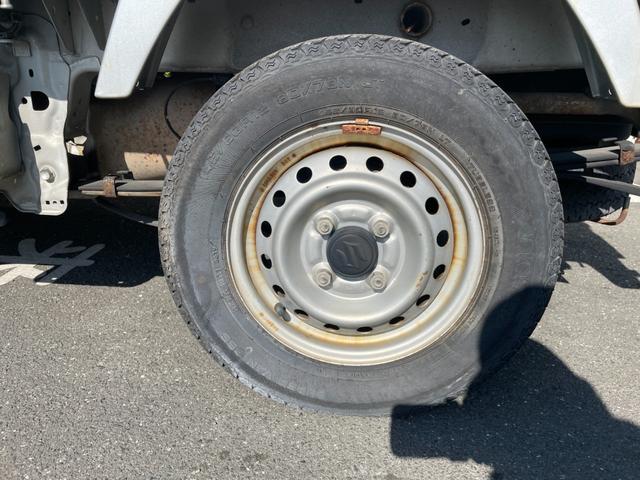 キャリイトラック ＫＣエアコン・パワステ　冠水歴車エアコンパワステ付最大積載３５０ｋｇ２ＷＤ５ＭＴ三方開き禁煙荷台内寸長さ２０１ｃｍ幅１４２ｃｍ煽り高２９ｃｍ床面地上高６３ｃｍヘッドライトレベライザーラジオ付（32枚目）