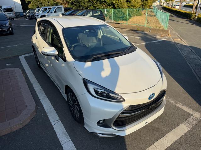アクア Ｚ　冠水歴車ナビバックカメラセーフティセンス衝突軽減ブレーキ付踏み間違え防止ＥＴＣ車載器ステアリングヒーターオートマチックハイビーム前席シートヒーター禁煙車フルエアロスマートキー２本Ｐスタート（4枚目）