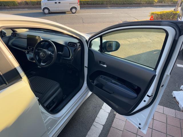 アクア Ｚ　冠水歴車ナビバックカメラセーフティセンス衝突軽減ブレーキ付踏み間違え防止ＥＴＣ車載器ステアリングヒーターオートマチックハイビーム前席シートヒーター禁煙車フルエアロスマートキー２本Ｐスタート（33枚目）