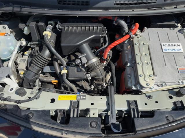 ノート ｅ－パワーニスモ　冠水歴車ナビＴＶバックカメラ全方位モニターＢＴオーディオ対応エマージェンシーブレーキ衝突軽減ブレーキ横滑り防止装置白線逸脱警報スマートキーＰスタートイモビライザー禁煙車プライバシーガラスリヤスポ（16枚目）
