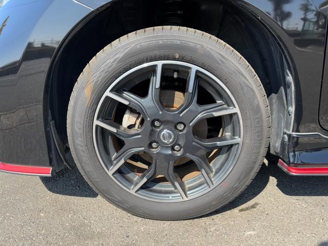 ノート ｅ－パワーニスモ　冠水歴車ナビＴＶバックカメラ全方位モニターＢＴオーディオ対応エマージェンシーブレーキ衝突軽減ブレーキ横滑り防止装置白線逸脱警報スマートキーＰスタートイモビライザー禁煙車プライバシーガラスリヤスポ（34枚目）