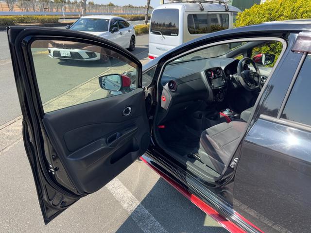 ノート ｅ－パワーニスモ　冠水歴車ナビＴＶバックカメラ全方位モニターＢＴオーディオ対応エマージェンシーブレーキ衝突軽減ブレーキ横滑り防止装置白線逸脱警報スマートキーＰスタートイモビライザー禁煙車プライバシーガラスリヤスポ（41枚目）