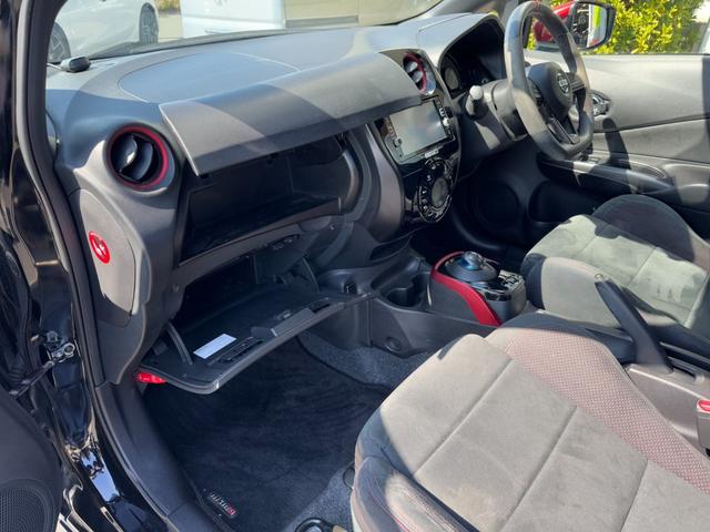 ノート ｅ－パワーニスモ　冠水歴車ナビＴＶバックカメラ全方位モニターＢＴオーディオ対応エマージェンシーブレーキ衝突軽減ブレーキ横滑り防止装置白線逸脱警報スマートキーＰスタートイモビライザー禁煙車プライバシーガラスリヤスポ（46枚目）