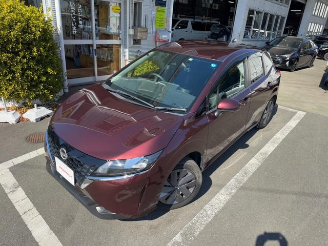 ノート Ｘ　ＦＯＵＲ　冠水歴車４ＷＤナビアラウンドビューモニターＥＴＣ車載器エマージェンシーブレーキ衝突軽減ブレーキ踏み間違え防止ブラインドスポットモニターステアリングヒーター禁煙リヤクロストラフィックアラート（2枚目）