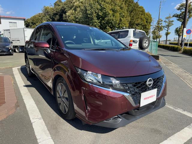 ノート Ｘ　ＦＯＵＲ　冠水歴車４ＷＤナビアラウンドビューモニターＥＴＣ車載器エマージェンシーブレーキ衝突軽減ブレーキ踏み間違え防止ブラインドスポットモニターステアリングヒーター禁煙リヤクロストラフィックアラート（3枚目）
