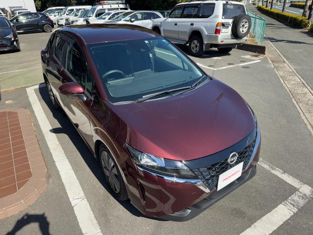 ノート Ｘ　ＦＯＵＲ　冠水歴車４ＷＤナビアラウンドビューモニターＥＴＣ車載器エマージェンシーブレーキ衝突軽減ブレーキ踏み間違え防止ブラインドスポットモニターステアリングヒーター禁煙リヤクロストラフィックアラート（4枚目）