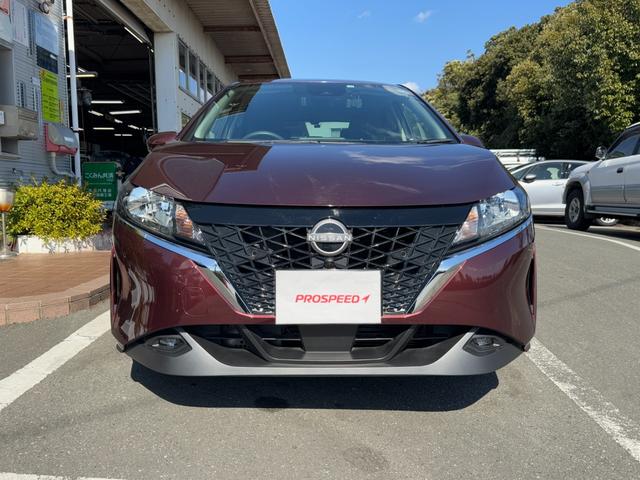 ノート Ｘ　ＦＯＵＲ　冠水歴車４ＷＤナビアラウンドビューモニターＥＴＣ車載器エマージェンシーブレーキ衝突軽減ブレーキ踏み間違え防止ブラインドスポットモニターステアリングヒーター禁煙リヤクロストラフィックアラート（5枚目）