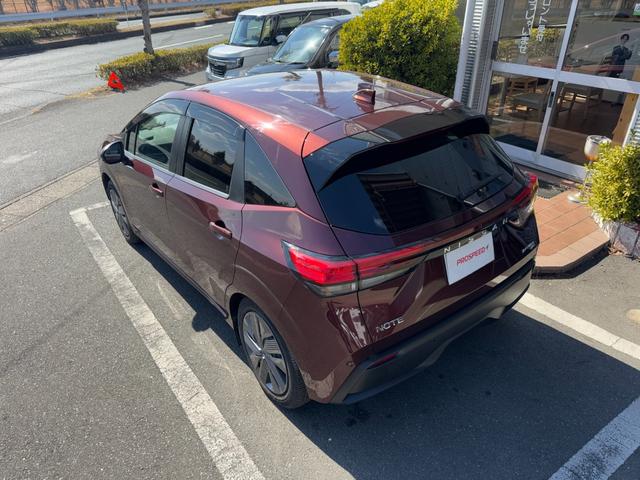 ノート Ｘ　ＦＯＵＲ　冠水歴車４ＷＤナビアラウンドビューモニターＥＴＣ車載器エマージェンシーブレーキ衝突軽減ブレーキ踏み間違え防止ブラインドスポットモニターステアリングヒーター禁煙リヤクロストラフィックアラート（9枚目）