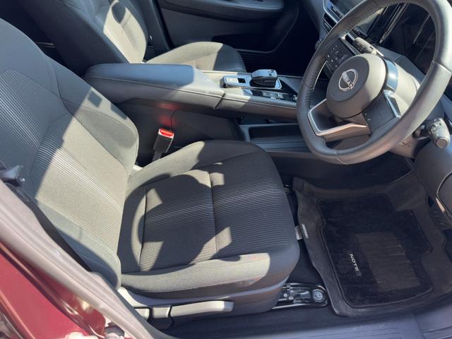 ノート Ｘ　ＦＯＵＲ　冠水歴車４ＷＤナビアラウンドビューモニターＥＴＣ車載器エマージェンシーブレーキ衝突軽減ブレーキ踏み間違え防止ブラインドスポットモニターステアリングヒーター禁煙リヤクロストラフィックアラート（39枚目）