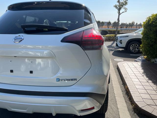 キックス Ｘ　冠水歴車ナビＴＶバックカメラ全方位モニターＥＴＣ車載器ＣＤＤＶＤ再生ＢＴオーディオ対応禁煙車前席シートヒーターエマージェンシーブレーキサポート衝突軽減ブレーキ付踏み間違え防止ステアリングヒーター（20枚目）