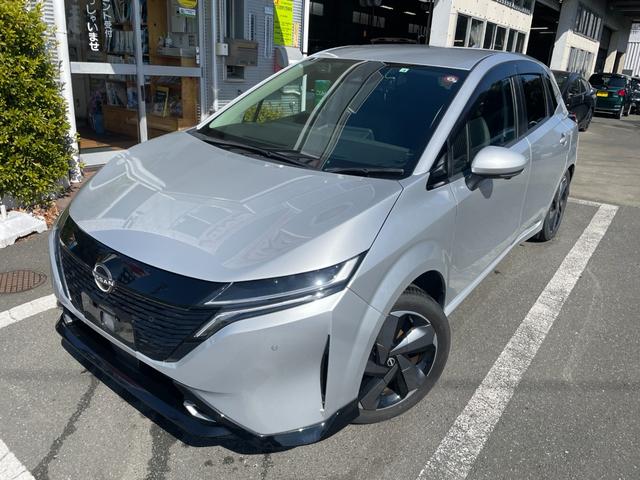 オーラ Ｇ　ＦＯＵＲ　レザーエディション　冠水歴車ナビＴＶアラウンドビューモニタープロパイロットＢＯＳＥサウンドＥＴＣ２．０禁煙車４ＷＤ寒冷地仕様前席シートヒーターステアリングヒーターエマージェンシーブレーキ衝突軽減ブレーキ踏み間違防止（2枚目）