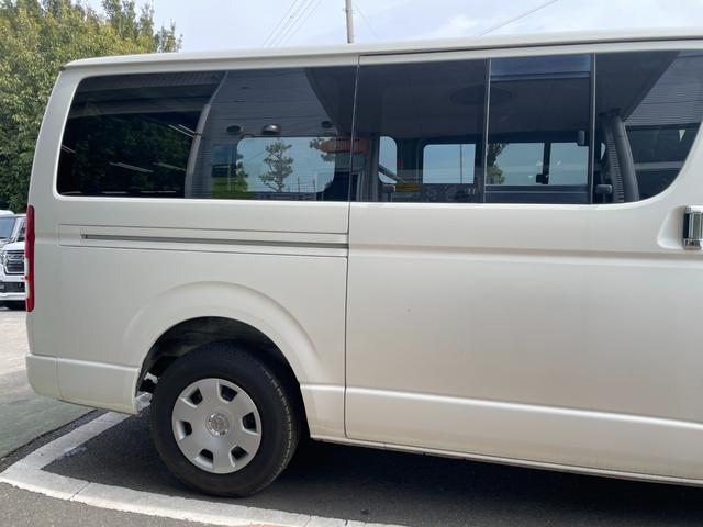 ハイエースバン ＤＸ　ＧＬパッケージ　ナビバックカメラＥＴＣ車載器５ドアロング３／６人乗り低床オートマガソリン車エアコンパワステパワーウィンドキーレスエントリーフル装備ヘッドライトレベライザー衝突安全ボディーフォグ電格ミラＧＬパッケージ白（8枚目）
