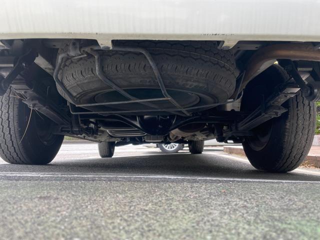 ハイエースバン ＤＸ　ＧＬパッケージ　ナビバックカメラＥＴＣ車載器５ドアロング３／６人乗り低床オートマガソリン車エアコンパワステパワーウィンドキーレスエントリーフル装備ヘッドライトレベライザー衝突安全ボディーフォグ電格ミラＧＬパッケージ白（27枚目）