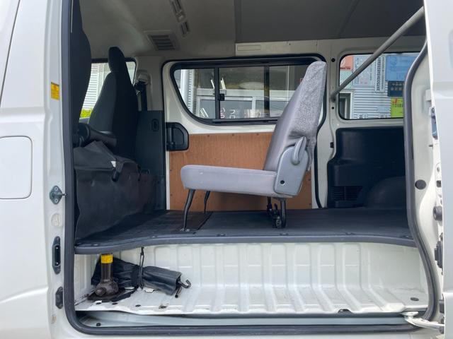 ハイエースバン ＤＸ　ＧＬパッケージ　ナビバックカメラＥＴＣ車載器５ドアロング３／６人乗り低床オートマガソリン車エアコンパワステパワーウィンドキーレスエントリーフル装備ヘッドライトレベライザー衝突安全ボディーフォグ電格ミラＧＬパッケージ白（52枚目）