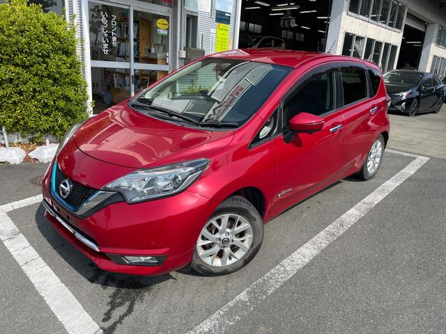 ノート ｅ－パワー　メダリスト　冠水歴車ナビＴＶアラウンドビューモニターエマージェンシーブレーキ禁煙車白線逸脱警報横滑り防止装置スマートキーＰスタートイモビライザー純正アルミ衝突安全ボディーステアリングスイッチ電格ミラー（2枚目）
