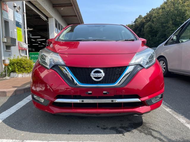 ノート ｅ－パワー　メダリスト　冠水歴車ナビＴＶアラウンドビューモニターエマージェンシーブレーキ禁煙車白線逸脱警報横滑り防止装置スマートキーＰスタートイモビライザー純正アルミ衝突安全ボディーステアリングスイッチ電格ミラー（3枚目）