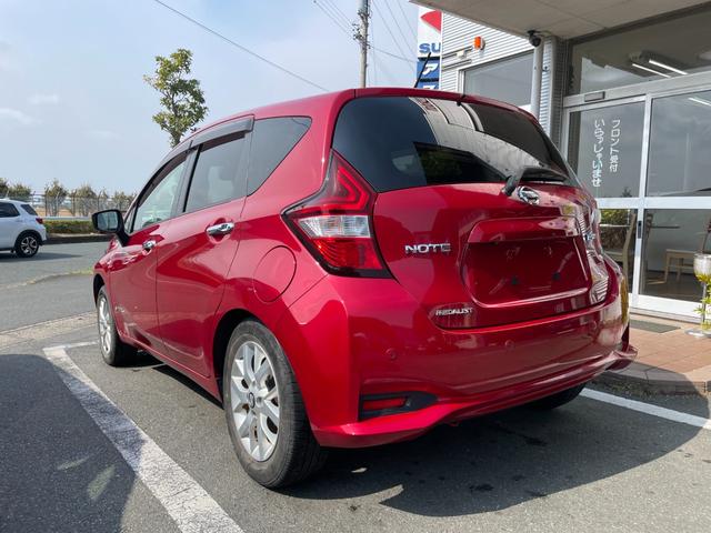 ノート ｅ－パワー　メダリスト　冠水歴車ナビＴＶアラウンドビューモニターエマージェンシーブレーキ禁煙車白線逸脱警報横滑り防止装置スマートキーＰスタートイモビライザー純正アルミ衝突安全ボディーステアリングスイッチ電格ミラー（12枚目）