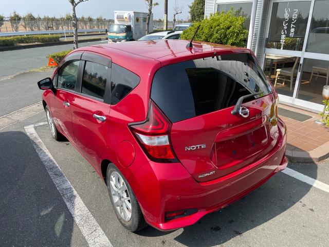ノート ｅ－パワー　メダリスト　冠水歴車ナビＴＶアラウンドビューモニターエマージェンシーブレーキ禁煙車白線逸脱警報横滑り防止装置スマートキーＰスタートイモビライザー純正アルミ衝突安全ボディーステアリングスイッチ電格ミラー（13枚目）