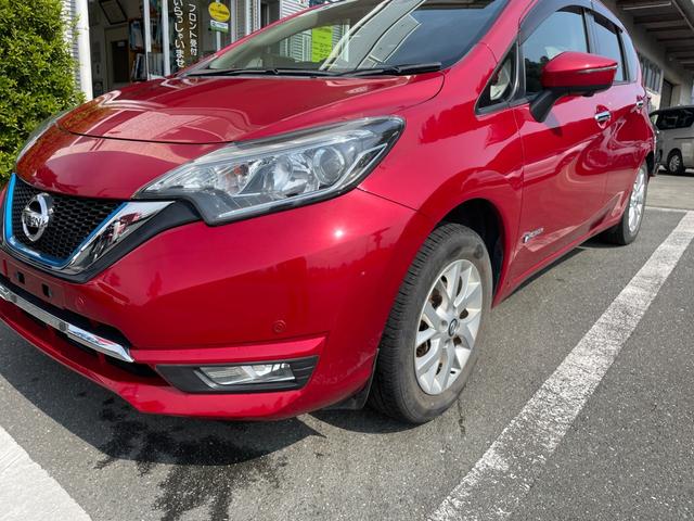 ノート ｅ－パワー　メダリスト　冠水歴車ナビＴＶアラウンドビューモニターエマージェンシーブレーキ禁煙車白線逸脱警報横滑り防止装置スマートキーＰスタートイモビライザー純正アルミ衝突安全ボディーステアリングスイッチ電格ミラー（16枚目）