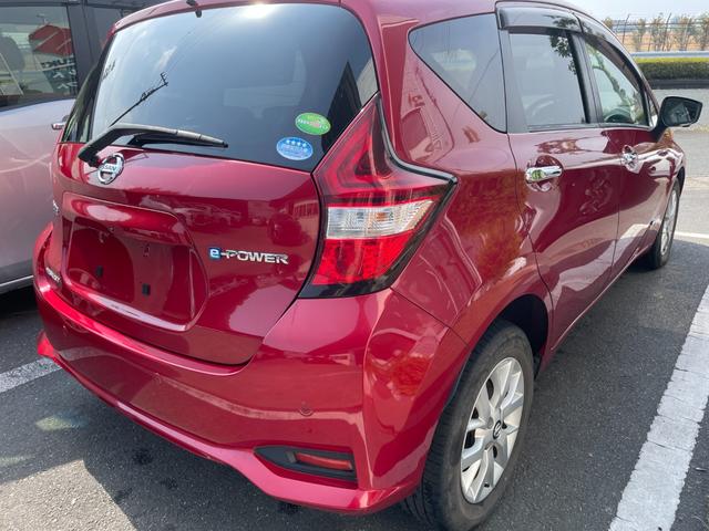 ノート ｅ－パワー　メダリスト　冠水歴車ナビＴＶアラウンドビューモニターエマージェンシーブレーキ禁煙車白線逸脱警報横滑り防止装置スマートキーＰスタートイモビライザー純正アルミ衝突安全ボディーステアリングスイッチ電格ミラー（20枚目）