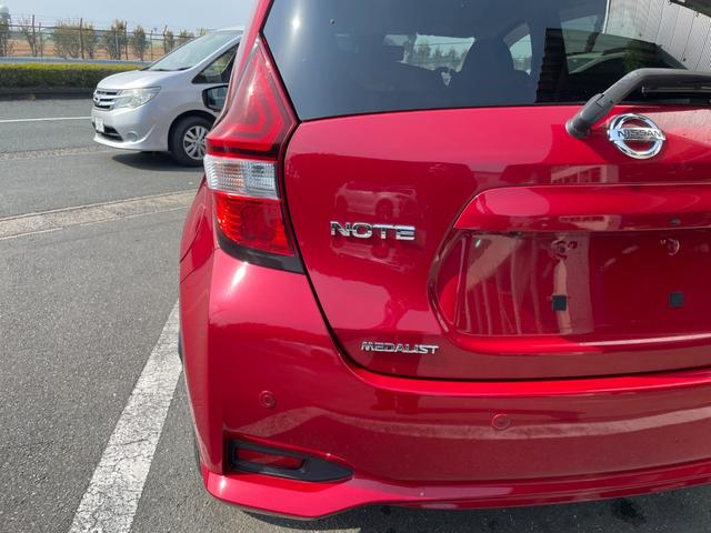 ノート ｅ－パワー　メダリスト　冠水歴車ナビＴＶアラウンドビューモニターエマージェンシーブレーキ禁煙車白線逸脱警報横滑り防止装置スマートキーＰスタートイモビライザー純正アルミ衝突安全ボディーステアリングスイッチ電格ミラー（21枚目）