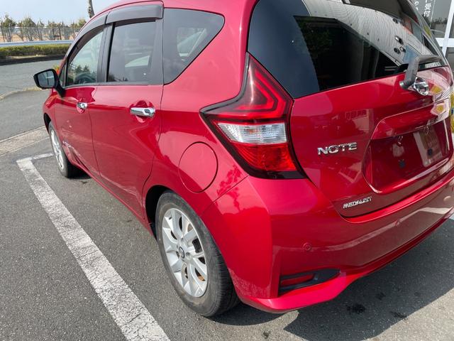 ノート ｅ－パワー　メダリスト　冠水歴車ナビＴＶアラウンドビューモニターエマージェンシーブレーキ禁煙車白線逸脱警報横滑り防止装置スマートキーＰスタートイモビライザー純正アルミ衝突安全ボディーステアリングスイッチ電格ミラー（22枚目）