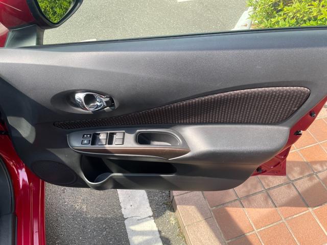 ノート ｅ－パワー　メダリスト　冠水歴車ナビＴＶアラウンドビューモニターエマージェンシーブレーキ禁煙車白線逸脱警報横滑り防止装置スマートキーＰスタートイモビライザー純正アルミ衝突安全ボディーステアリングスイッチ電格ミラー（39枚目）