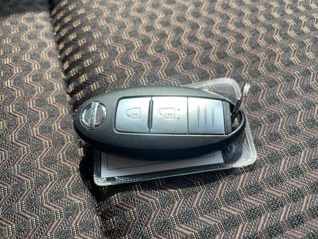 ノート ｅ－パワー　メダリスト　冠水歴車ナビＴＶアラウンドビューモニターエマージェンシーブレーキ禁煙車白線逸脱警報横滑り防止装置スマートキーＰスタートイモビライザー純正アルミ衝突安全ボディーステアリングスイッチ電格ミラー（80枚目）