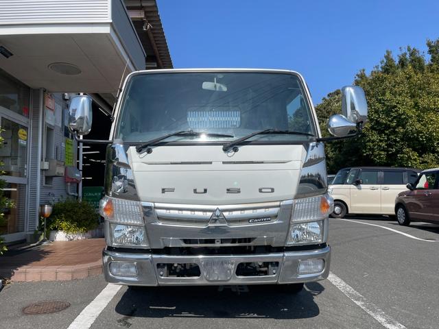 キャンター 全低床ダンプ　全低床強化ダンプ２ｔ積載３０００ｃｃディーゼルターボ５速ＭＴＥＴＣ車載器鳥居枕木荷台内寸長３０３ｃｍ幅１５９ｃｍ煽り高３２ｃｍ床面地上高８１ｃｍ道板掛けＡＵＸ入力キーレスエントリーメンテノート付（3枚目）