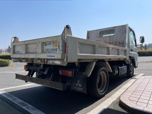 キャンター 全低床ダンプ　全低床強化ダンプ２ｔ積載３０００ｃｃディーゼルターボ５速ＭＴＥＴＣ車載器鳥居枕木荷台内寸長３０３ｃｍ幅１５９ｃｍ煽り高３２ｃｍ床面地上高８１ｃｍ道板掛けＡＵＸ入力キーレスエントリーメンテノート付（9枚目）