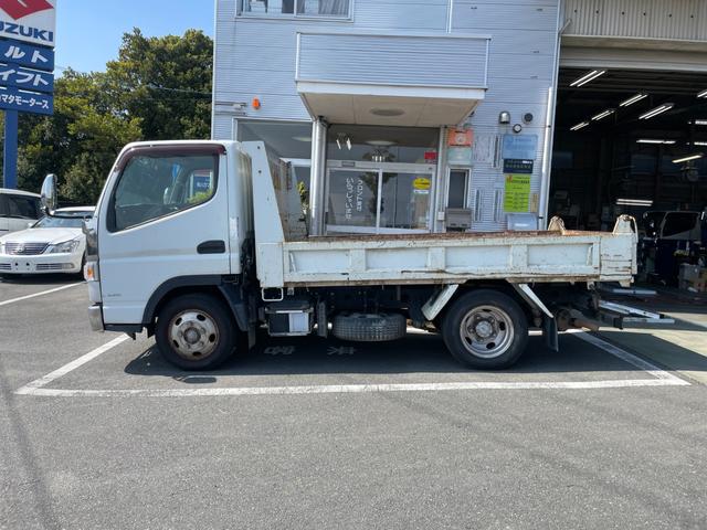 キャンター 全低床ダンプ　全低床強化ダンプ２ｔ積載３０００ｃｃディーゼルターボ５速ＭＴＥＴＣ車載器鳥居枕木荷台内寸長３０３ｃｍ幅１５９ｃｍ煽り高３２ｃｍ床面地上高８１ｃｍ道板掛けＡＵＸ入力キーレスエントリーメンテノート付（15枚目）