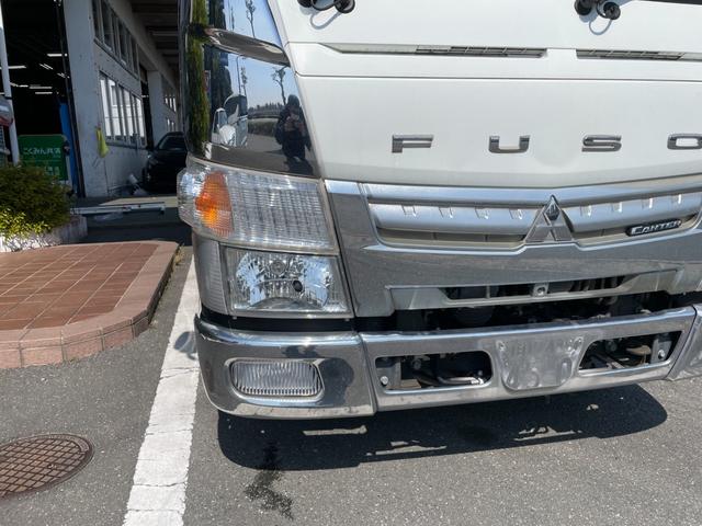 キャンター 全低床ダンプ　全低床強化ダンプ２ｔ積載３０００ｃｃディーゼルターボ５速ＭＴＥＴＣ車載器鳥居枕木荷台内寸長３０３ｃｍ幅１５９ｃｍ煽り高３２ｃｍ床面地上高８１ｃｍ道板掛けＡＵＸ入力キーレスエントリーメンテノート付（18枚目）