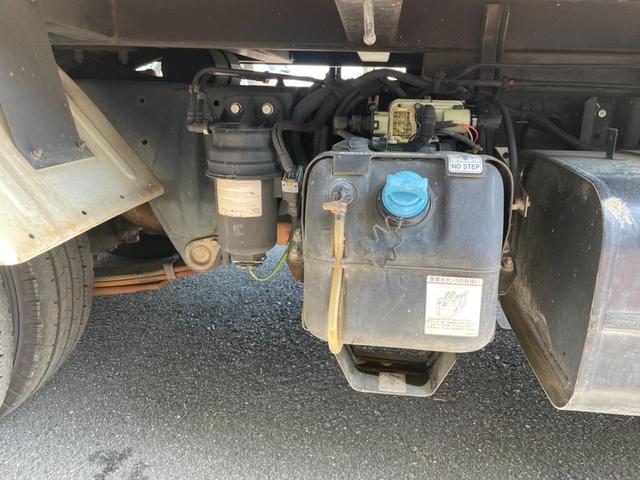 キャンター 全低床ダンプ　全低床強化ダンプ２ｔ積載３０００ｃｃディーゼルターボ５速ＭＴＥＴＣ車載器鳥居枕木荷台内寸長３０３ｃｍ幅１５９ｃｍ煽り高３２ｃｍ床面地上高８１ｃｍ道板掛けＡＵＸ入力キーレスエントリーメンテノート付（31枚目）