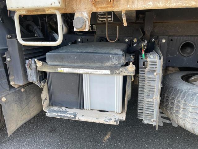 キャンター 全低床ダンプ　全低床強化ダンプ２ｔ積載３０００ｃｃディーゼルターボ５速ＭＴＥＴＣ車載器鳥居枕木荷台内寸長３０３ｃｍ幅１５９ｃｍ煽り高３２ｃｍ床面地上高８１ｃｍ道板掛けＡＵＸ入力キーレスエントリーメンテノート付（35枚目）