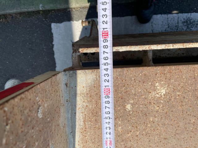 キャンター 全低床ダンプ　全低床強化ダンプ２ｔ積載３０００ｃｃディーゼルターボ５速ＭＴＥＴＣ車載器鳥居枕木荷台内寸長３０３ｃｍ幅１５９ｃｍ煽り高３２ｃｍ床面地上高８１ｃｍ道板掛けＡＵＸ入力キーレスエントリーメンテノート付（46枚目）