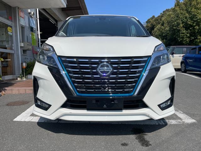 セレナ ｅ－パワー　ハイウェイスターＶ　冠水歴車ナビＴＶバックカメラアラウンドビューモニターＥＴＣ車載器禁煙車エマージェンシーブレーキセーフティパックＡインテリジェント　ルームミラーサイドカーテンエアバッグ両側パワスラスマートキー（3枚目）