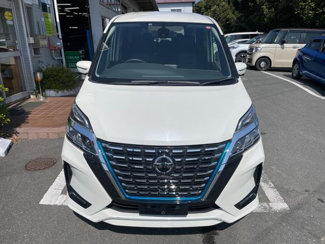 セレナ ｅ－パワー　ハイウェイスターＶ　冠水歴車ナビＴＶバックカメラアラウンドビューモニターＥＴＣ車載器禁煙車エマージェンシーブレーキセーフティパックＡインテリジェント　ルームミラーサイドカーテンエアバッグ両側パワスラスマートキー（4枚目）