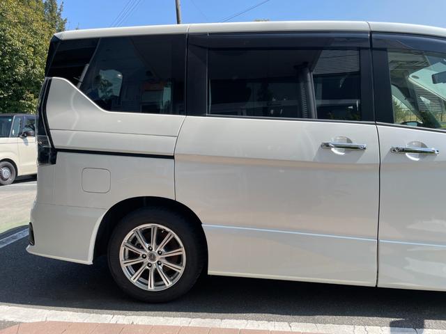 セレナ ｅ－パワー　ハイウェイスターＶ　冠水歴車ナビＴＶバックカメラアラウンドビューモニターＥＴＣ車載器禁煙車エマージェンシーブレーキセーフティパックＡインテリジェント　ルームミラーサイドカーテンエアバッグ両側パワスラスマートキー（8枚目）