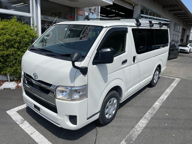 ハイエースバン ＤＸ　ＧＬパッケージ　冠水歴車５ドア３／６人乗りルーフキャリア付２８００ｃｃディーゼルターボ低床タイヤハウス有りナビＴＶバックカメラＥＴＣ車載器セーフティセンス衝突軽減ブレーキ付ＡＣＰＳＰＷキーレスエントリーフル装備（2枚目）