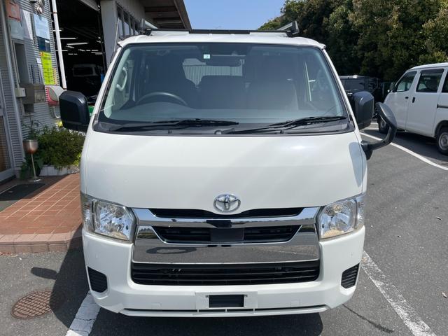ハイエースバン ＤＸ　ＧＬパッケージ　冠水歴車５ドア３／６人乗りルーフキャリア付２８００ｃｃディーゼルターボ低床タイヤハウス有りナビＴＶバックカメラＥＴＣ車載器セーフティセンス衝突軽減ブレーキ付ＡＣＰＳＰＷキーレスエントリーフル装備（4枚目）